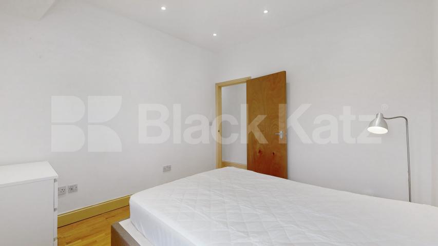 Modern & Spacious 1 bedroom property with communal terrace Myddleton Road, Bounds Green